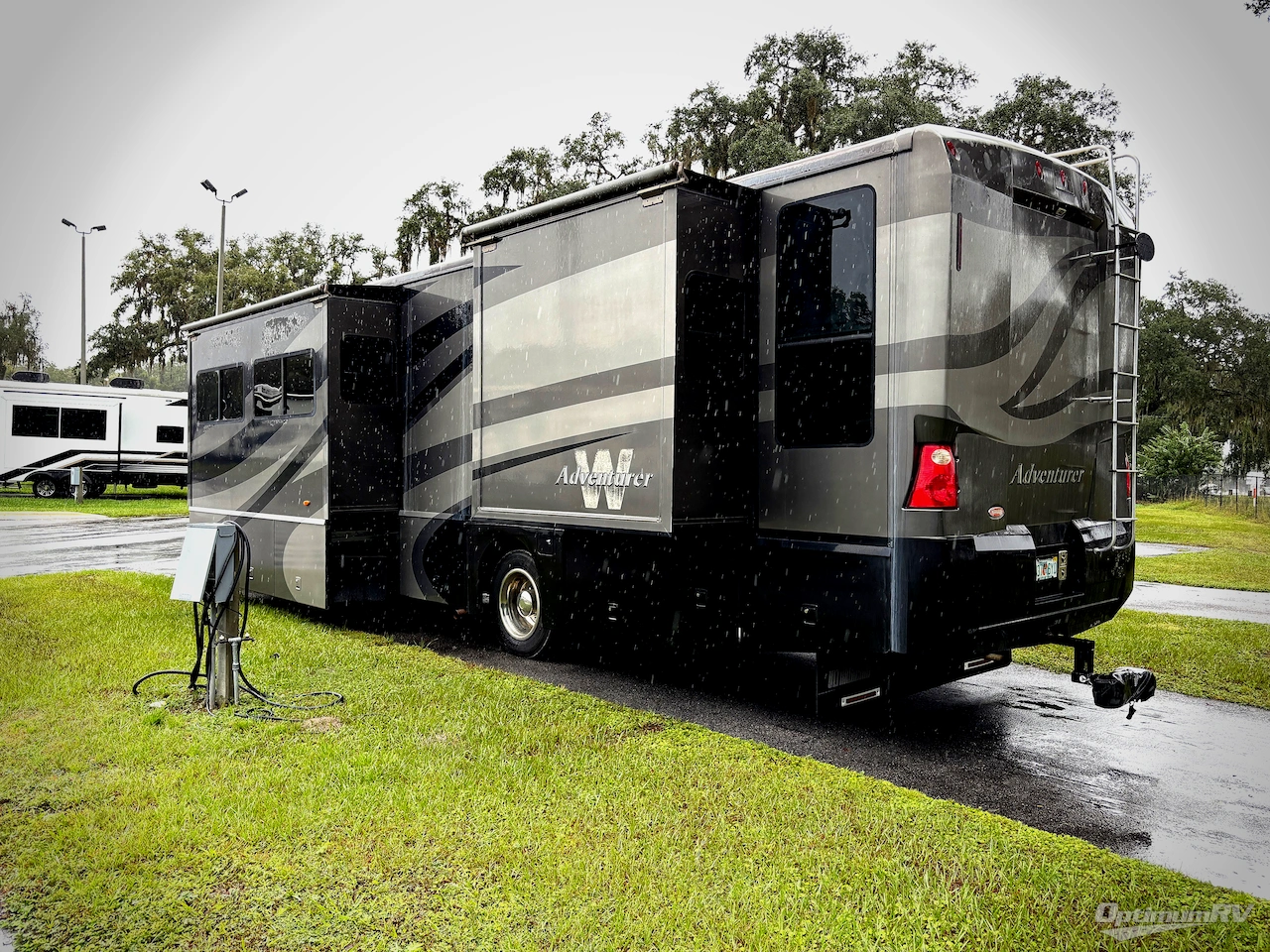 2006 Winnebago Adventurer 37B Photo 3