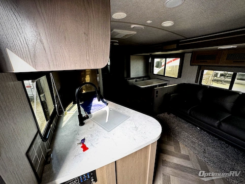 2021 Cruiser Twilight Signature TWS 3300 RV Photo 2