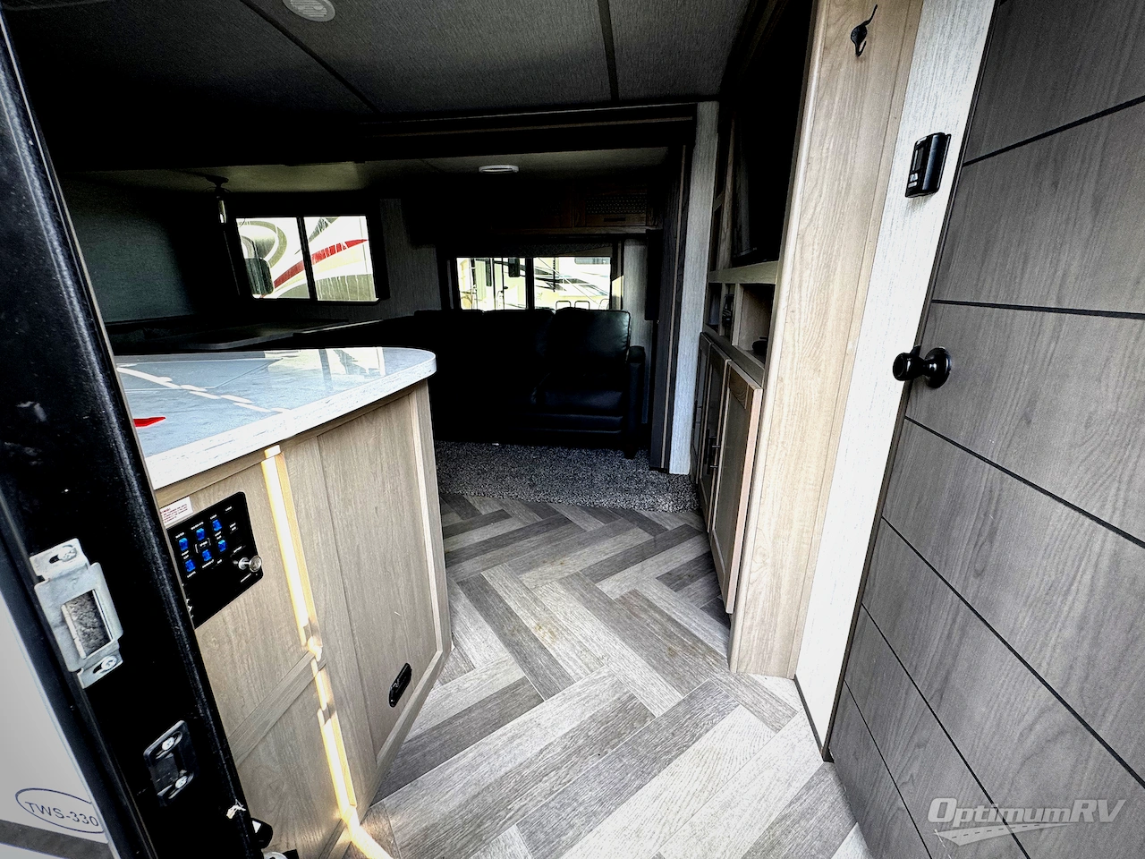 2021 Cruiser Twilight Signature TWS 3300 Photo 3