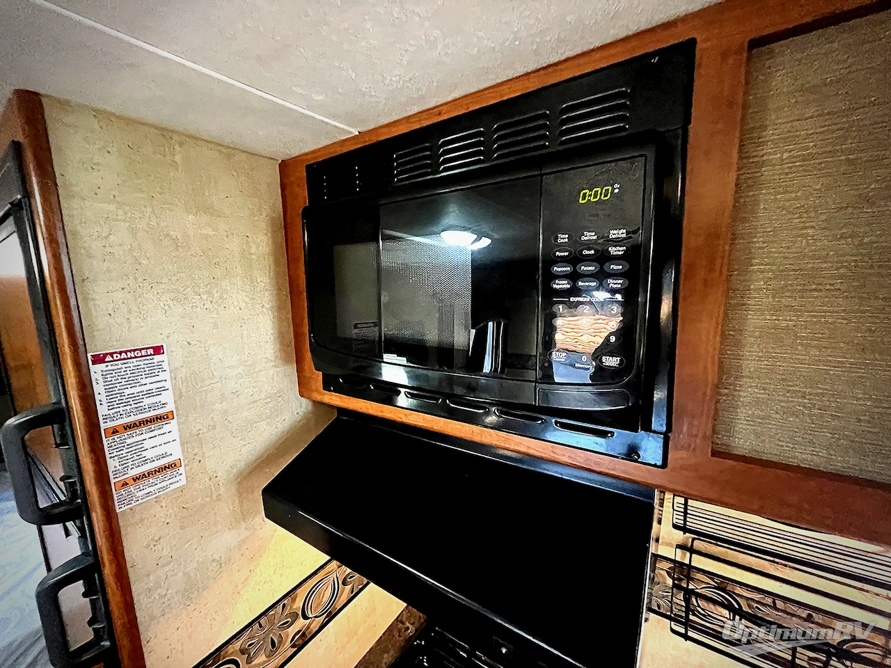 2014 Keystone Passport 2100RBWE Grand Touring Photo 11