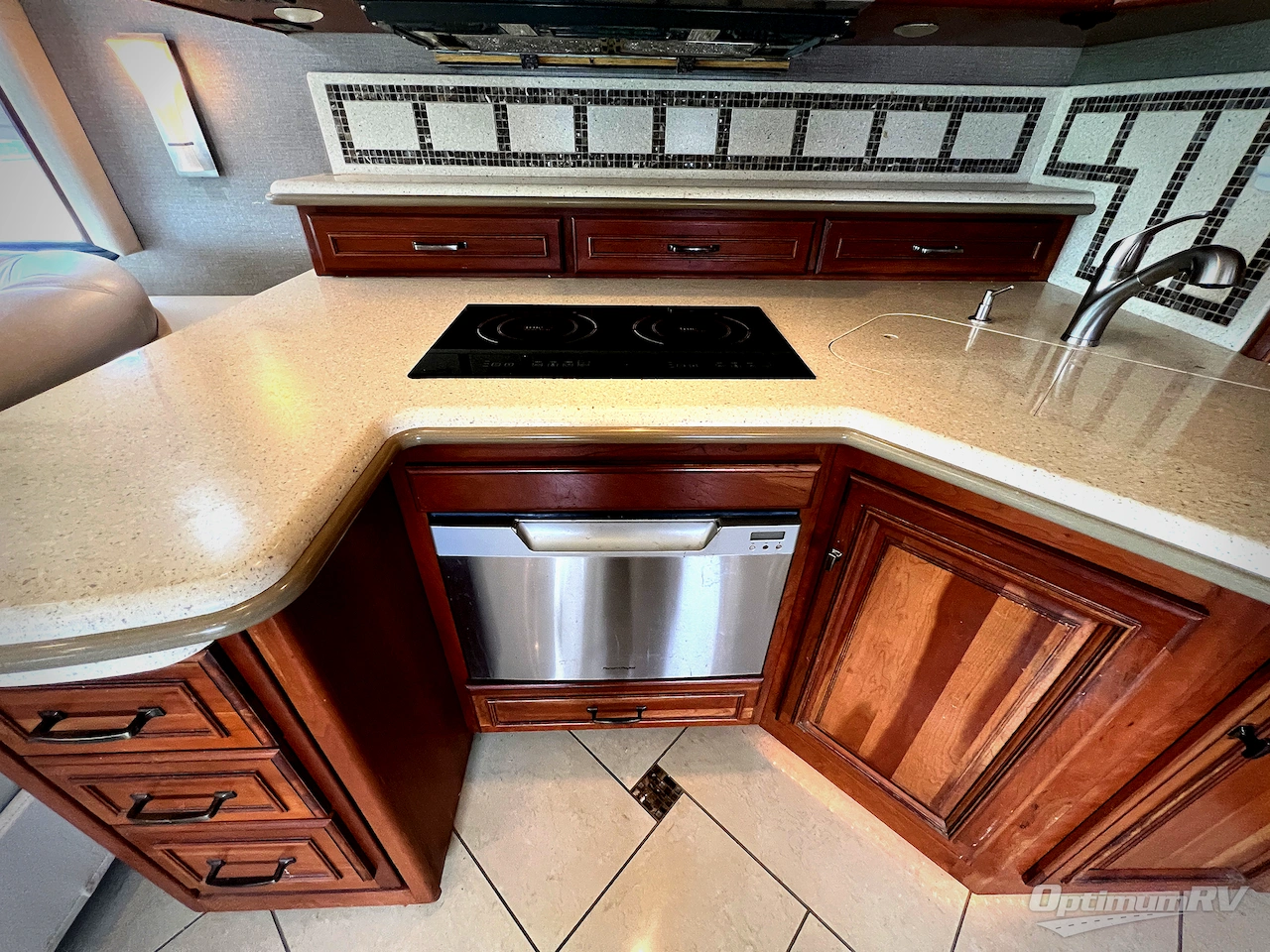 2014 Itasca Ellipse 42QD Photo 11
