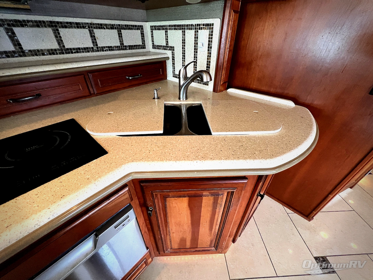 2014 Itasca Ellipse 42QD Photo 14