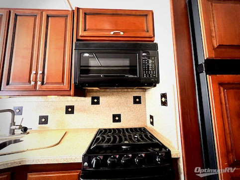 2013 Fleetwood Bounder 36E RV Photo 3