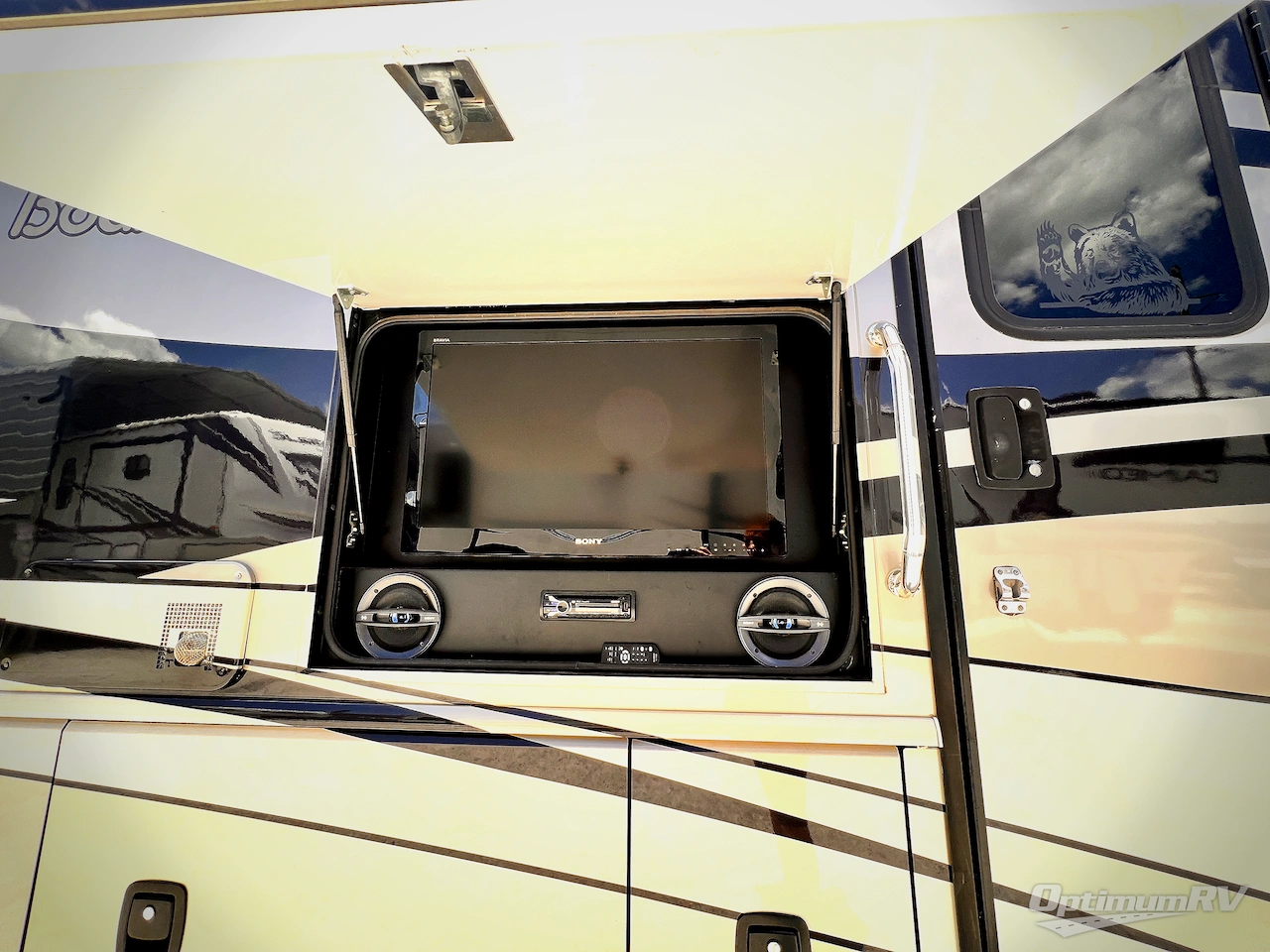 2013 Fleetwood Bounder 36E Photo 4
