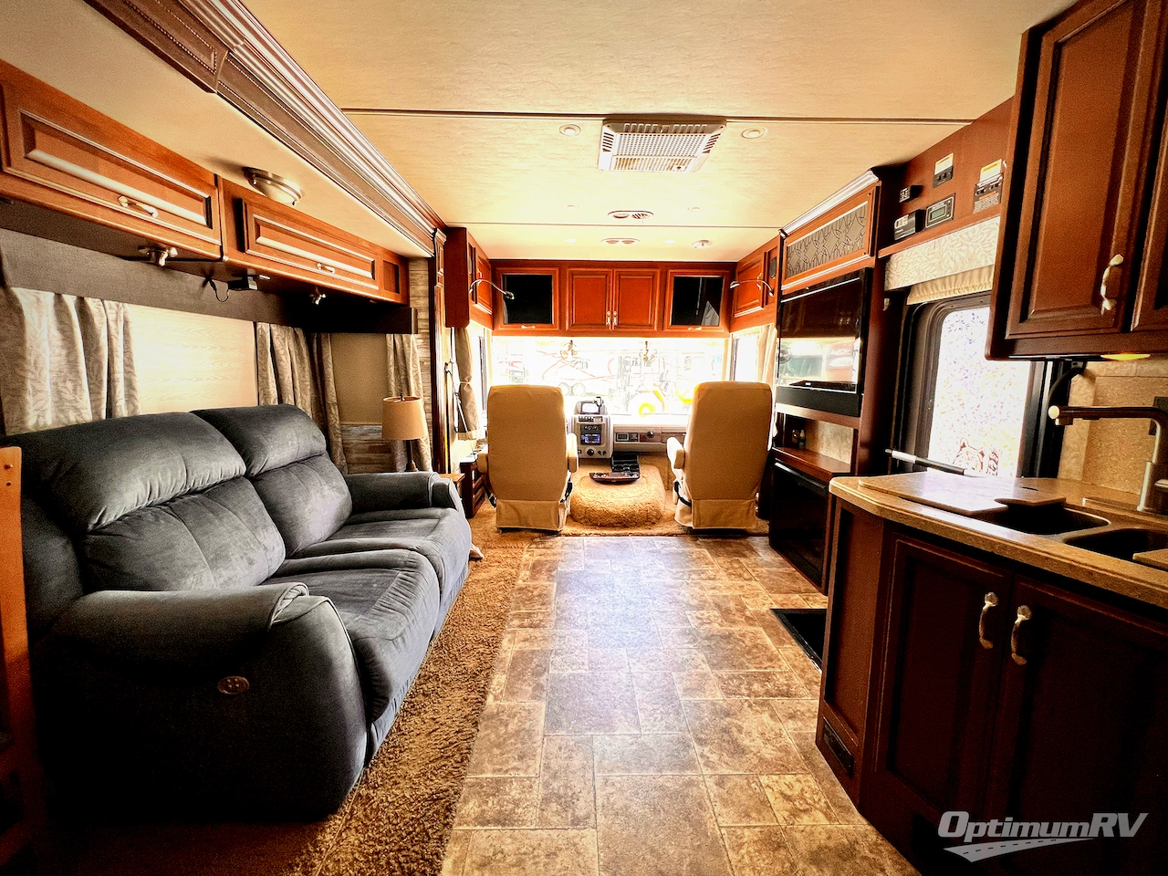 2013 Fleetwood Bounder 36E Photo 6