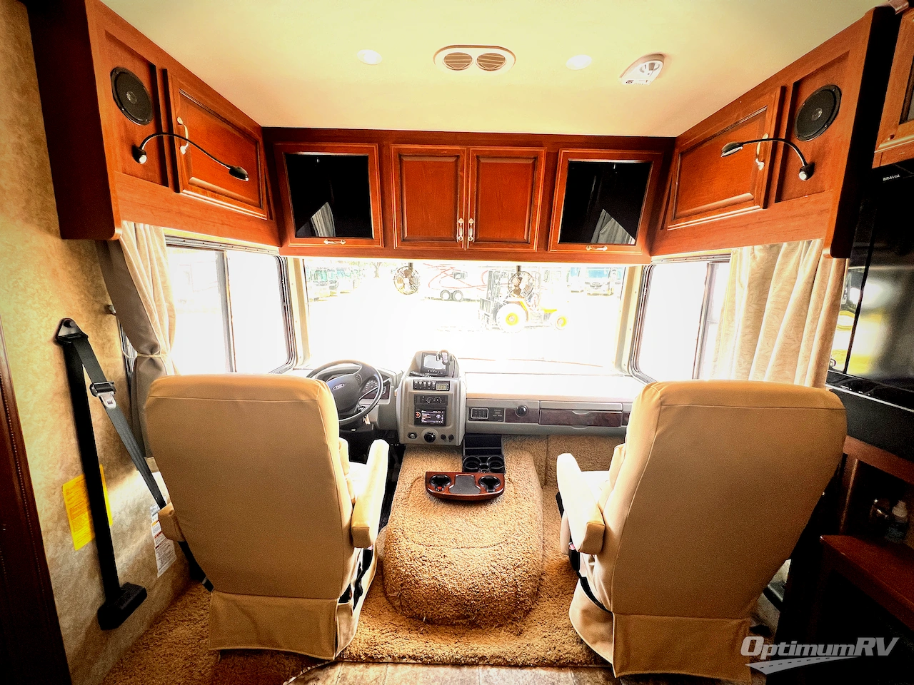 2013 Fleetwood Bounder 36E Photo 7