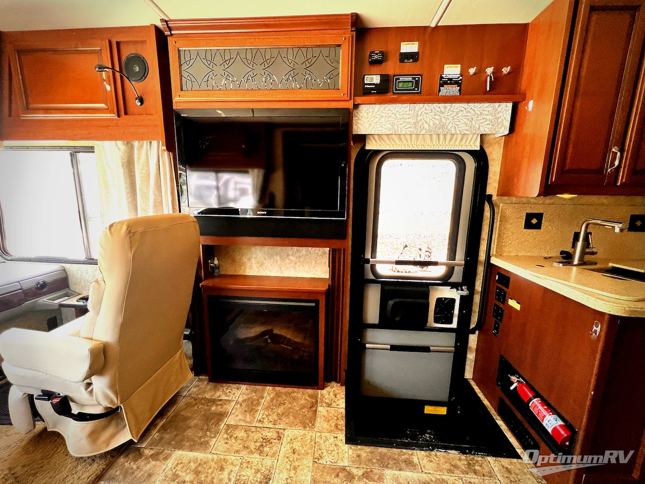 2013 Fleetwood Bounder 36E Photo 9