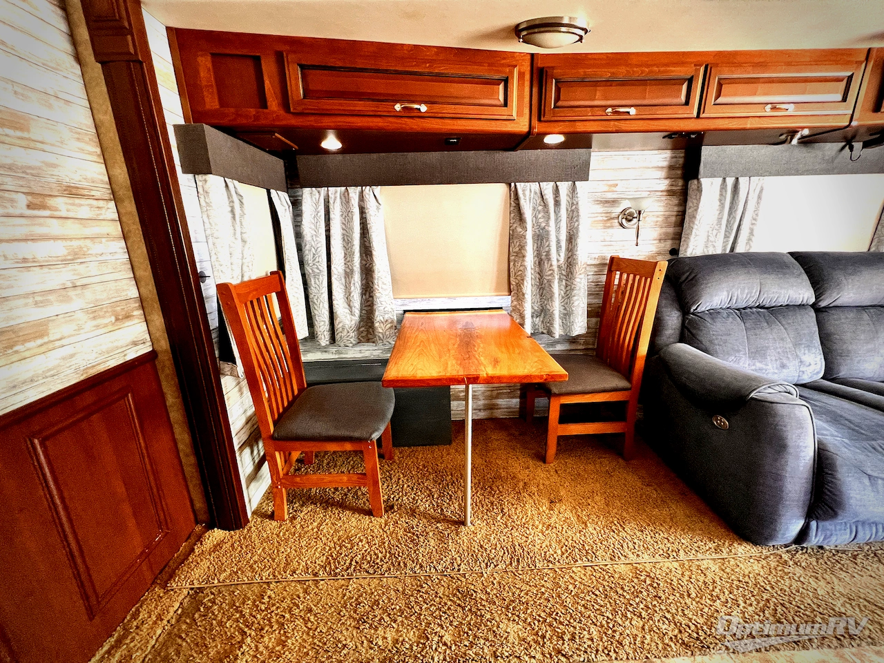 2013 Fleetwood Bounder 36E Photo 11