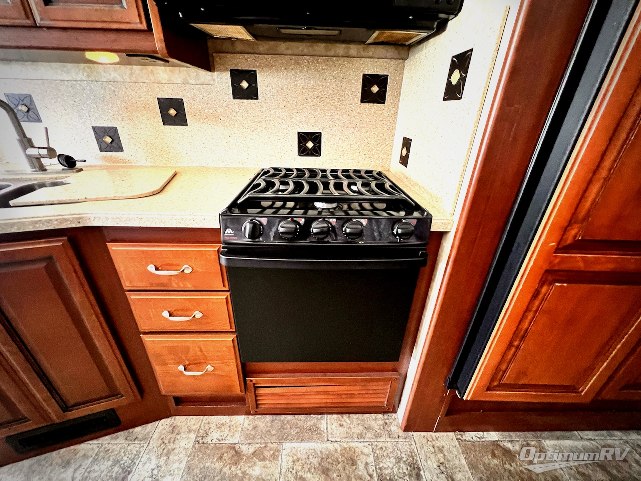 2013 Fleetwood Bounder 36E Photo 14