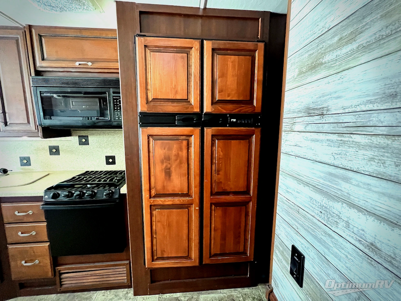 2013 Fleetwood Bounder 36E Photo 16