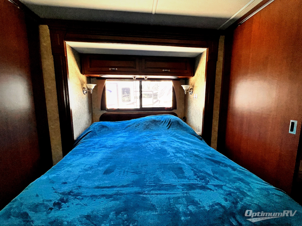 2013 Fleetwood Bounder 36E Photo 18