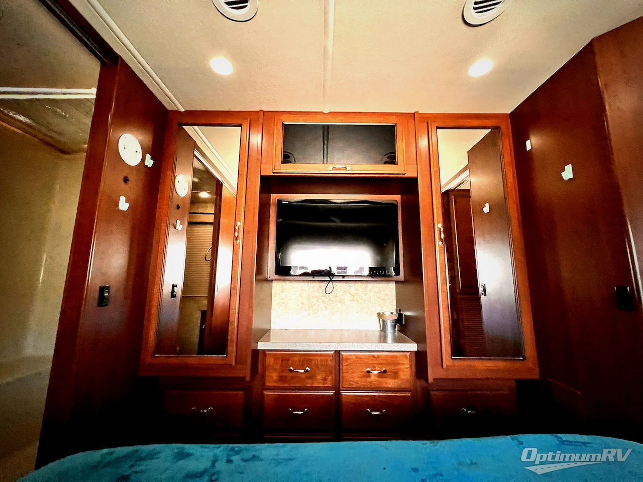 2013 Fleetwood Bounder 36E Photo 19