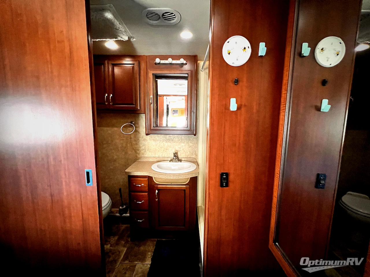2013 Fleetwood Bounder 36E Photo 20