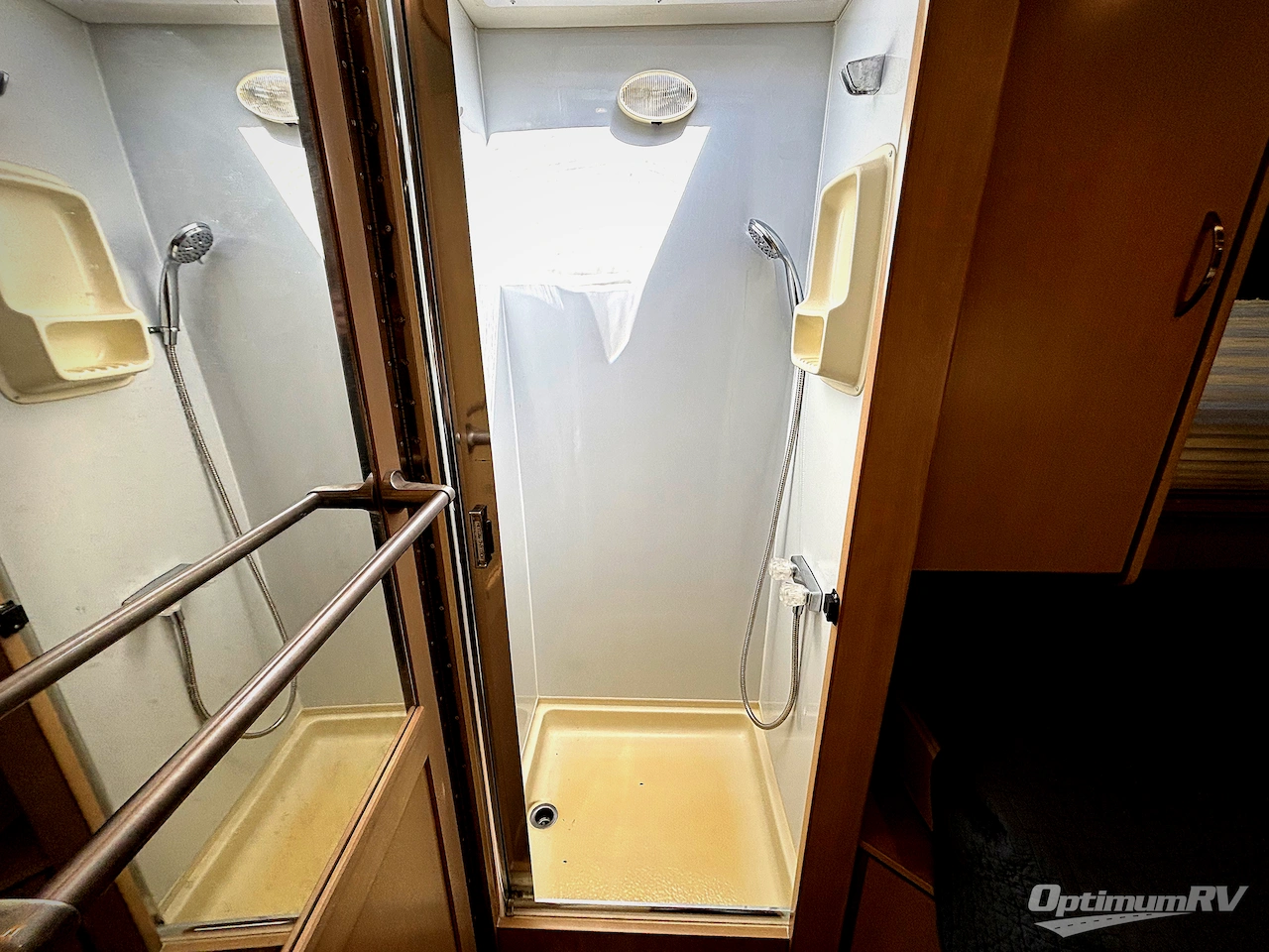 2013 Leisure Travel Unity U24TB Photo 14