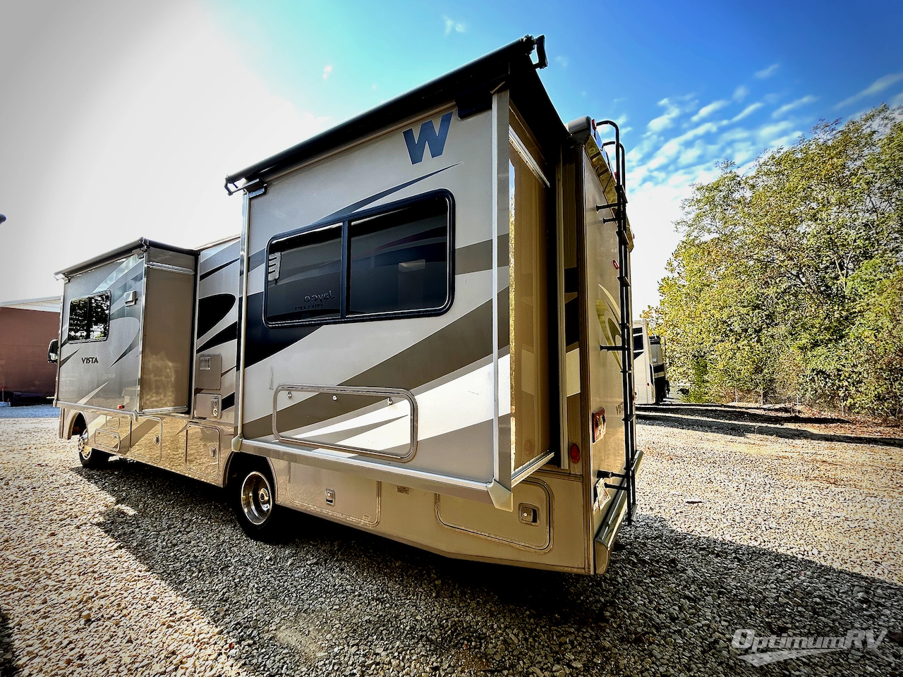 2014 Winnebago Vista 30T Photo 2