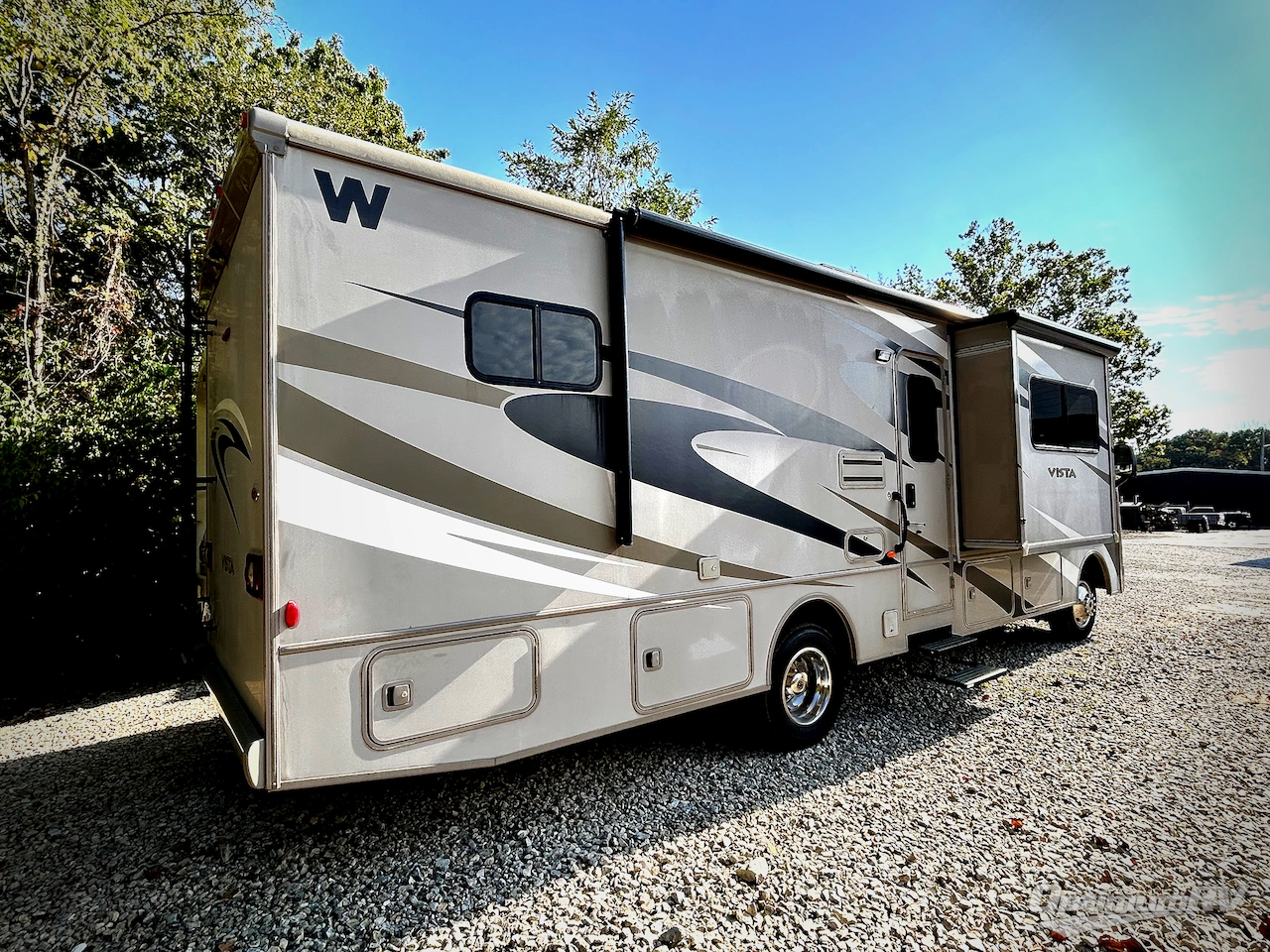 2014 Winnebago Vista 30T Photo 3