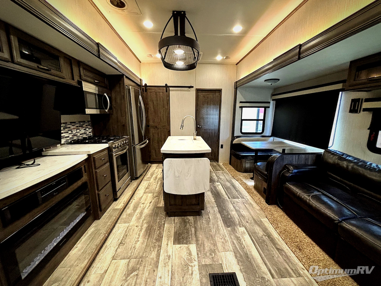 2021 Forest River Sandpiper 383RBLOK Photo 5