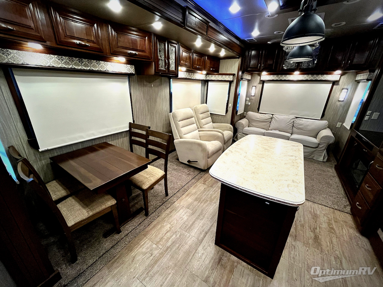 2017 DRV Luxury Suites Mobile Suites Aire MSA 40 Photo 5