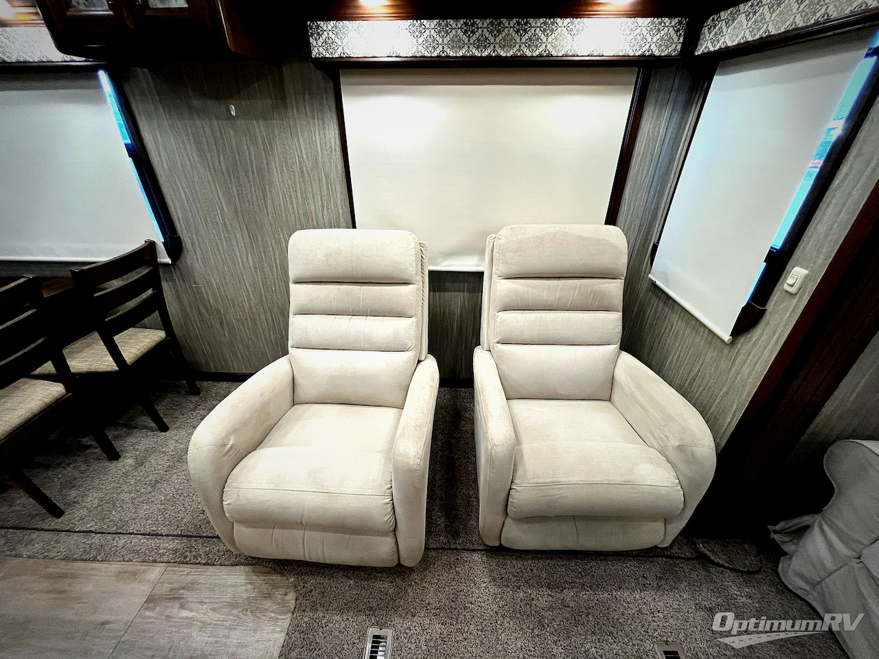 2017 DRV Luxury Suites Mobile Suites Aire MSA 40 Photo 10