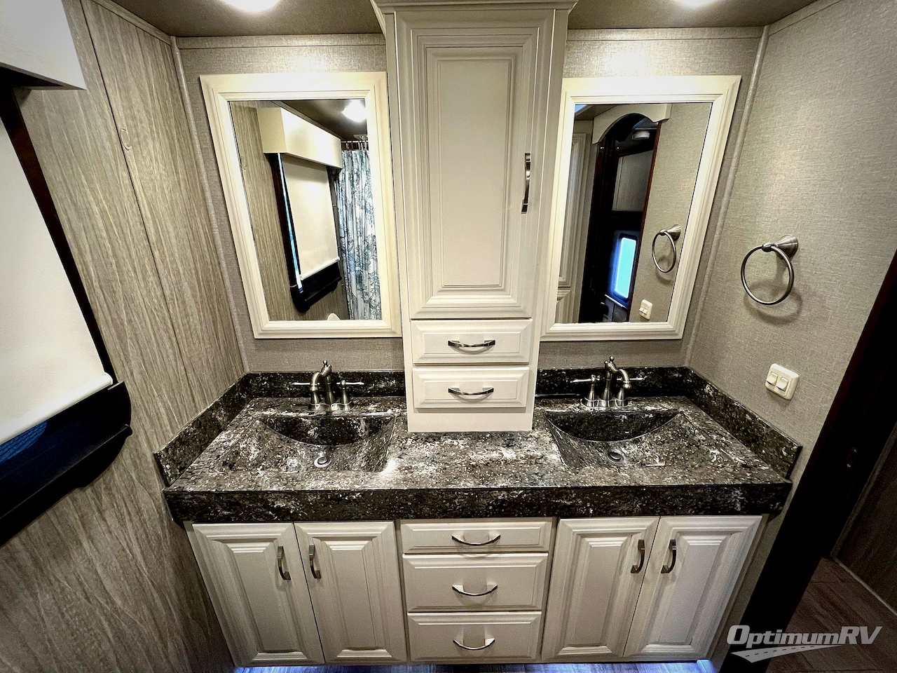 2017 DRV Luxury Suites Mobile Suites Aire MSA 40 Photo 24