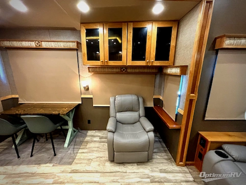 2019 VanLeigh Vilano 370GB RV Photo 4