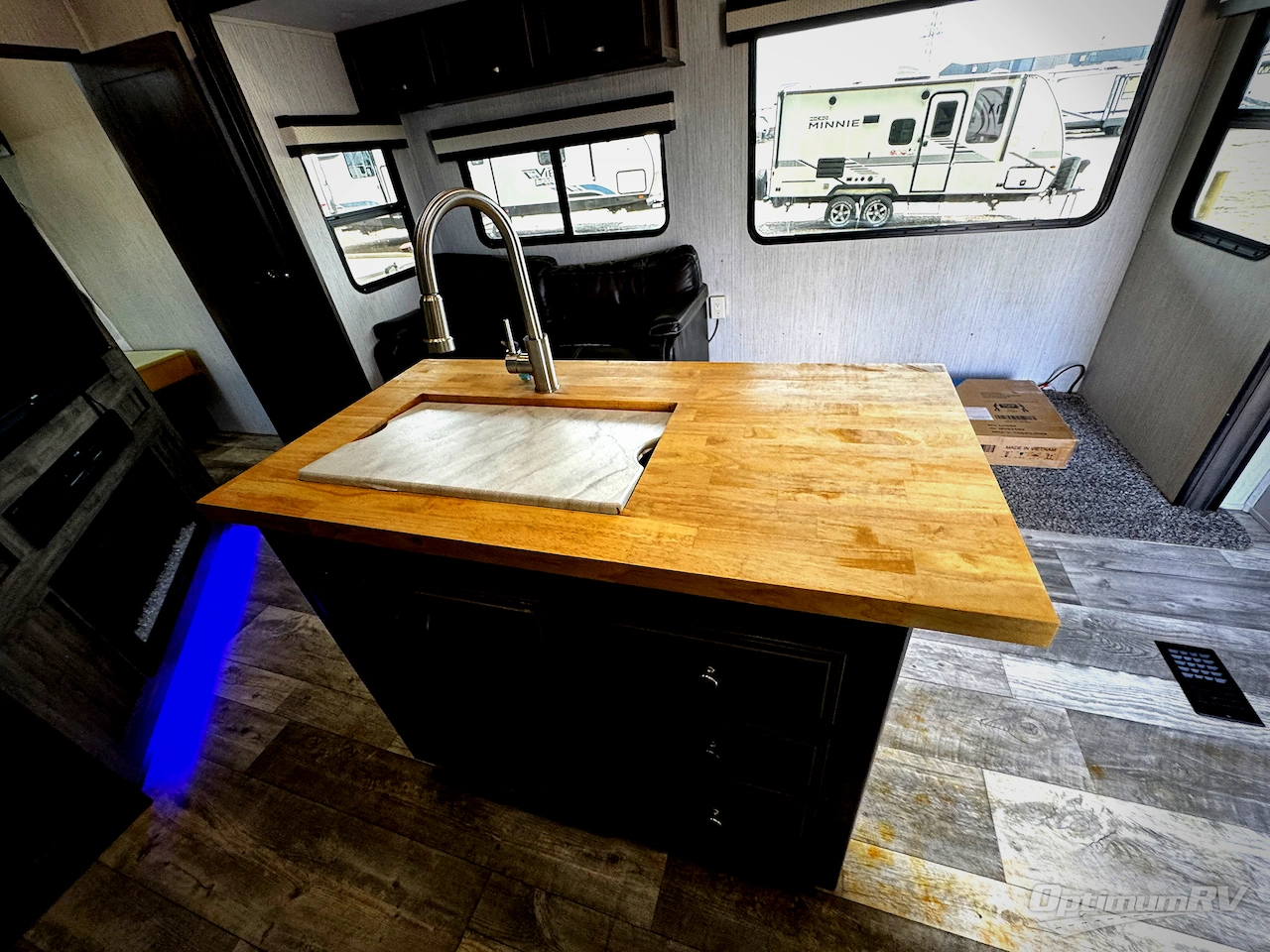 2021 Forest River Sandpiper C-Class 3440BH Photo 4