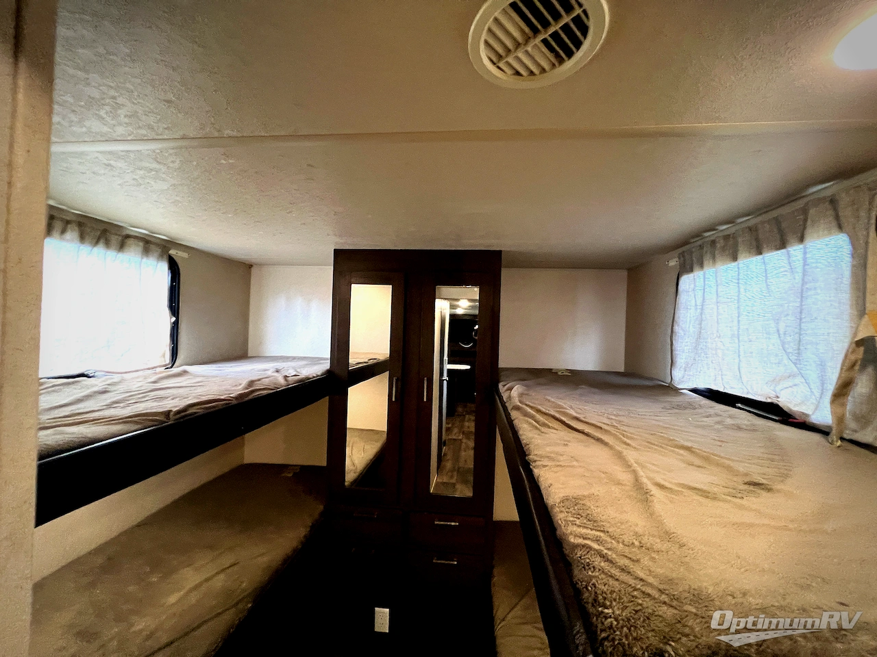 2019 Forest River Wildwood X-Lite 282QBXL Photo 12