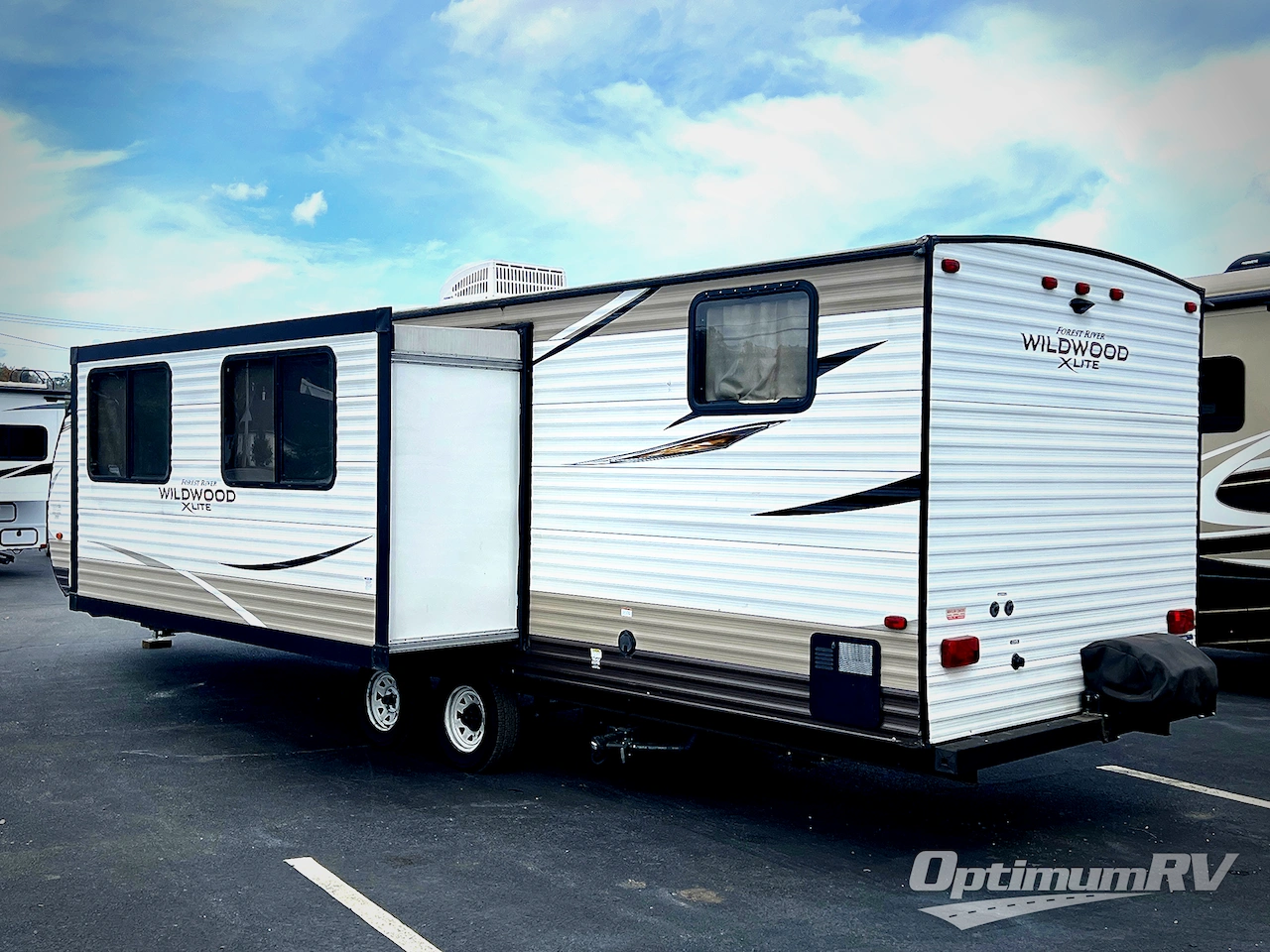 2019 Forest River Wildwood X-Lite 282QBXL Photo 3