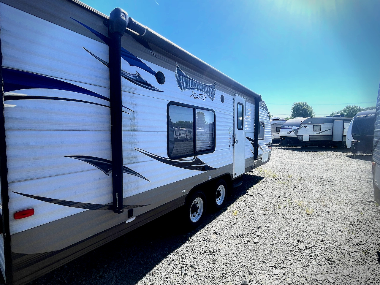 2016 Forest River Wildwood X-Lite 241QBXL Photo 2