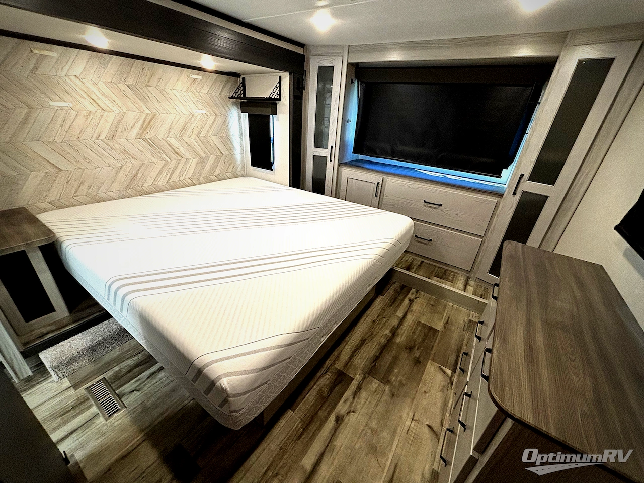 2023 Keystone Montana High Country 351BH Photo 8