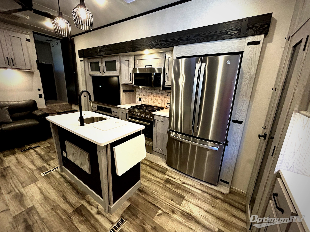 2023 Keystone Montana High Country 351BH Photo 15