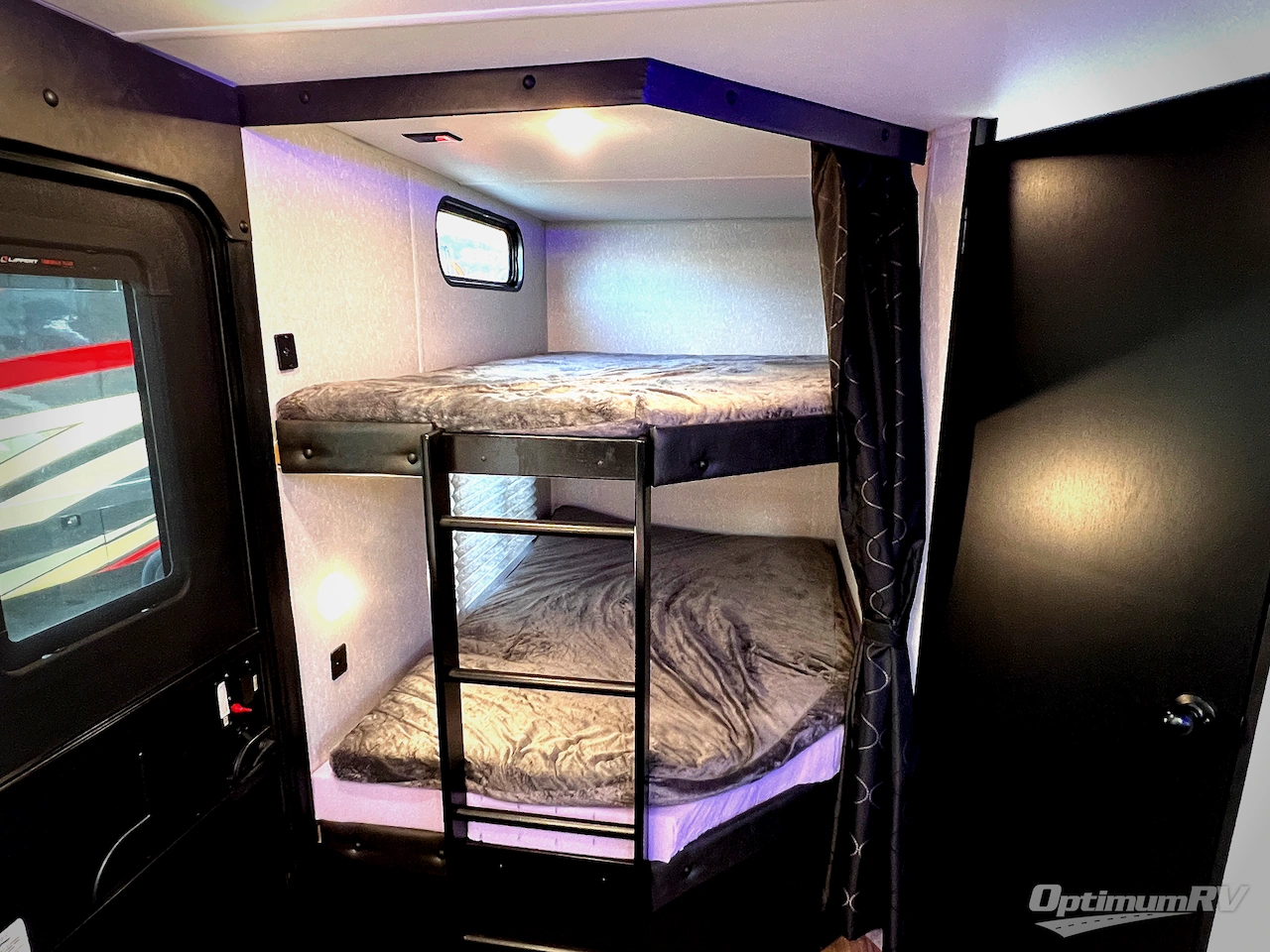 2022 Forest River Cherokee Grey Wolf 27DBH Photo 6