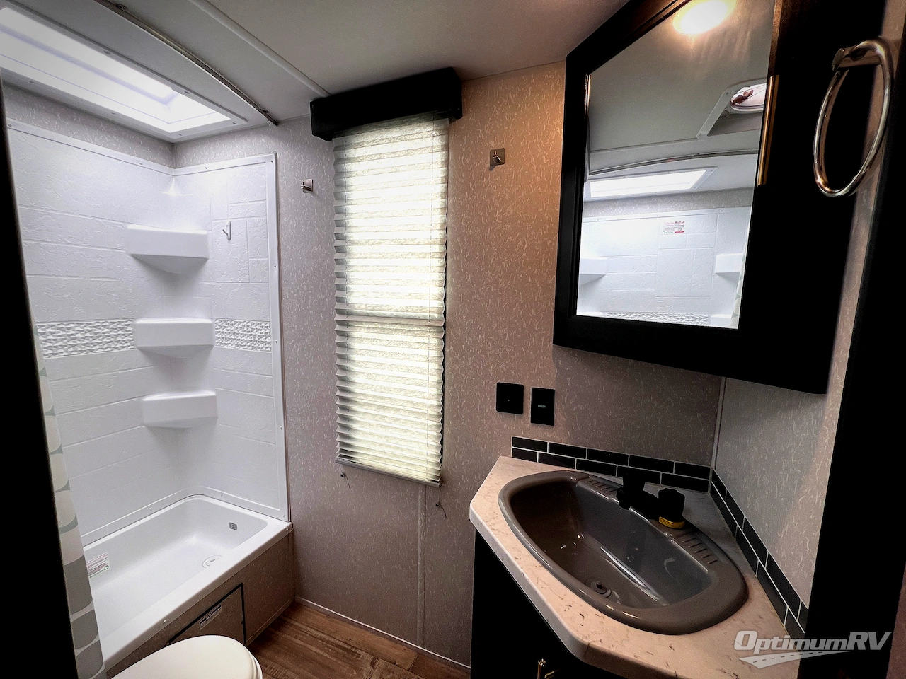 2022 Forest River Cherokee Grey Wolf 27DBH Photo 10