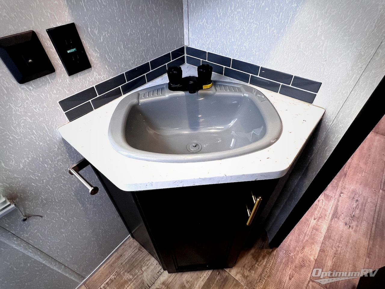 2022 Forest River Cherokee Grey Wolf 27DBH Photo 12