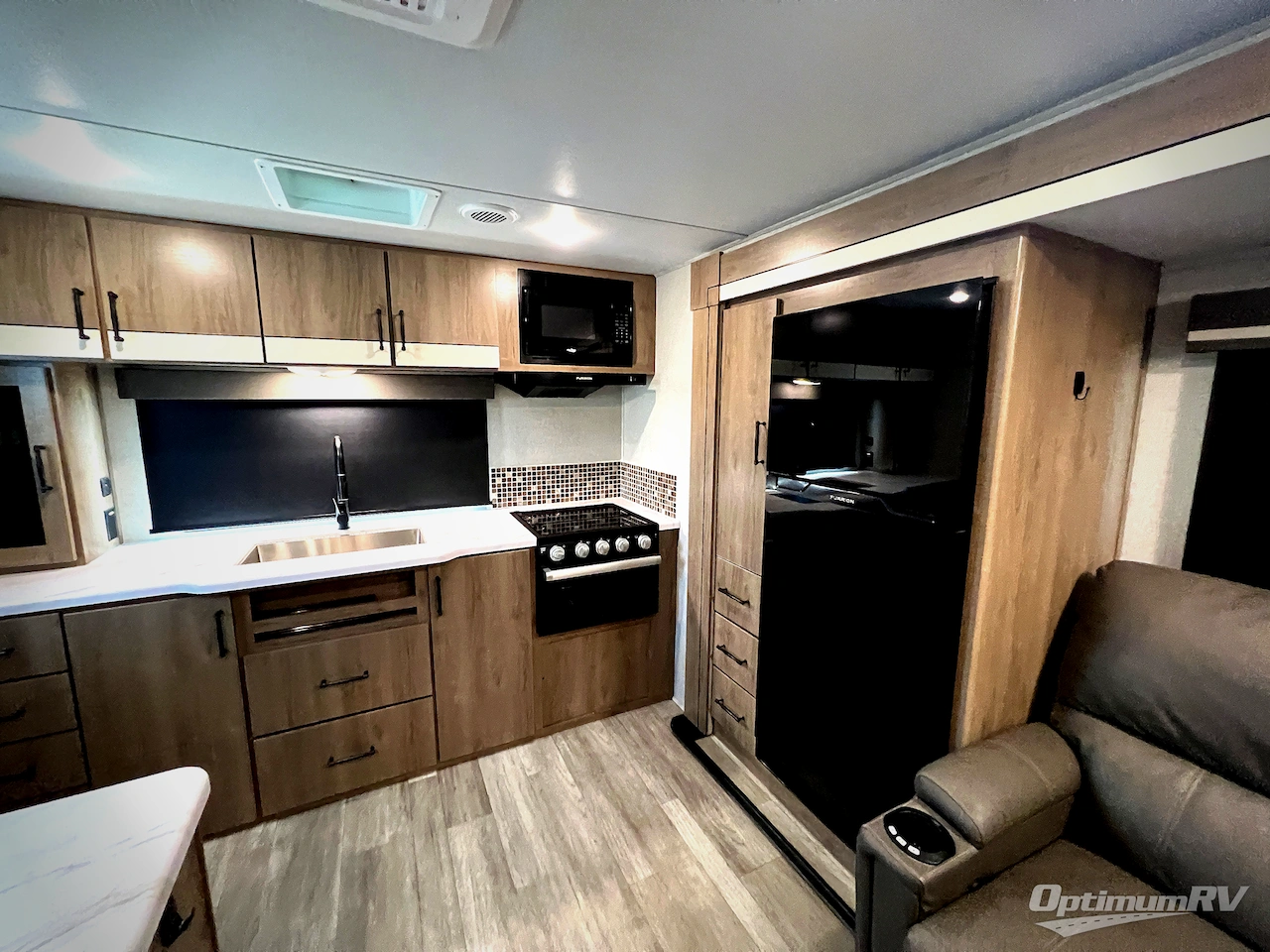 2023 Grand Design Imagine XLS 23LDE Photo 6