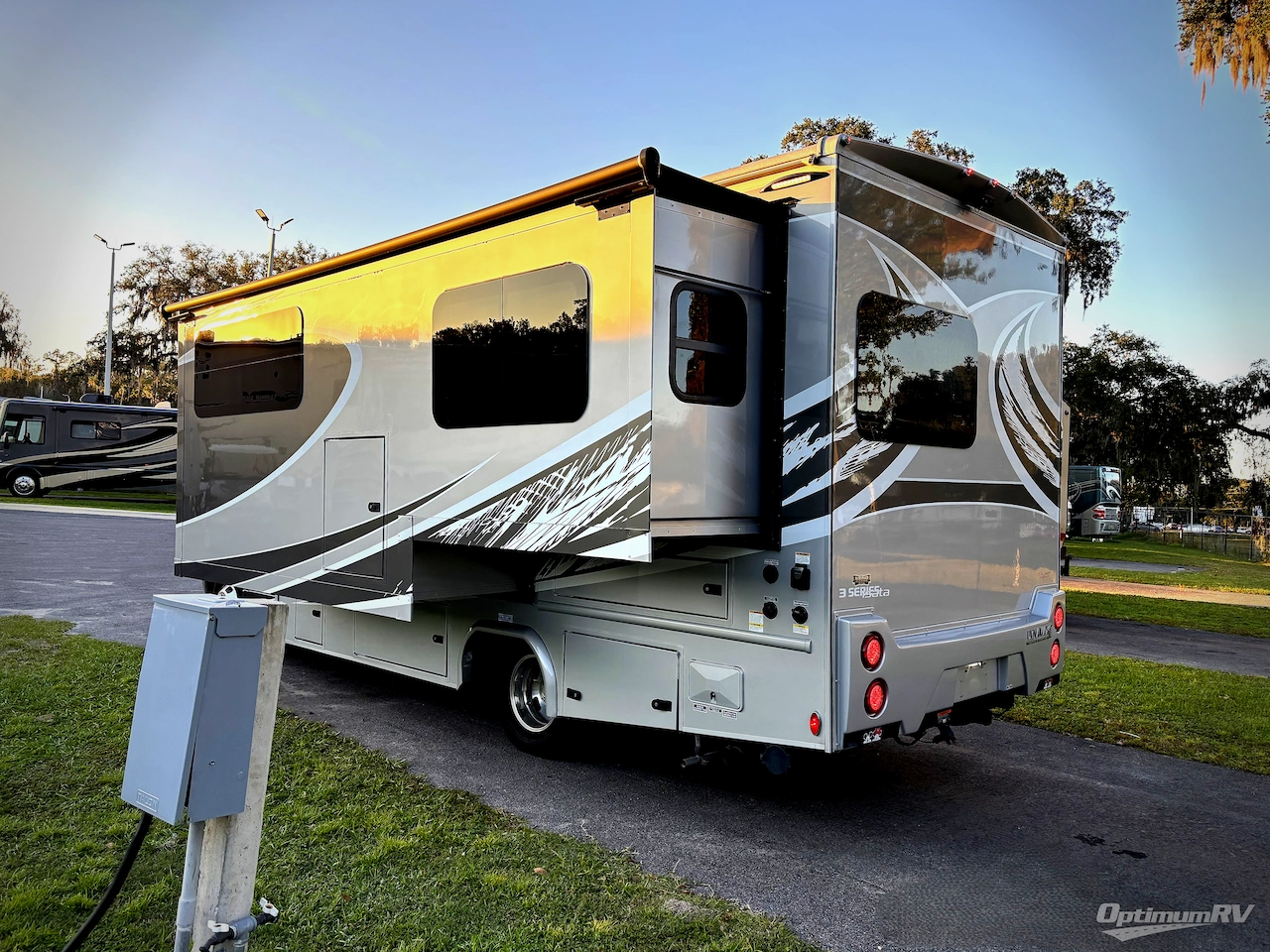 2020 Mercedes Benz Sprinter photo 3