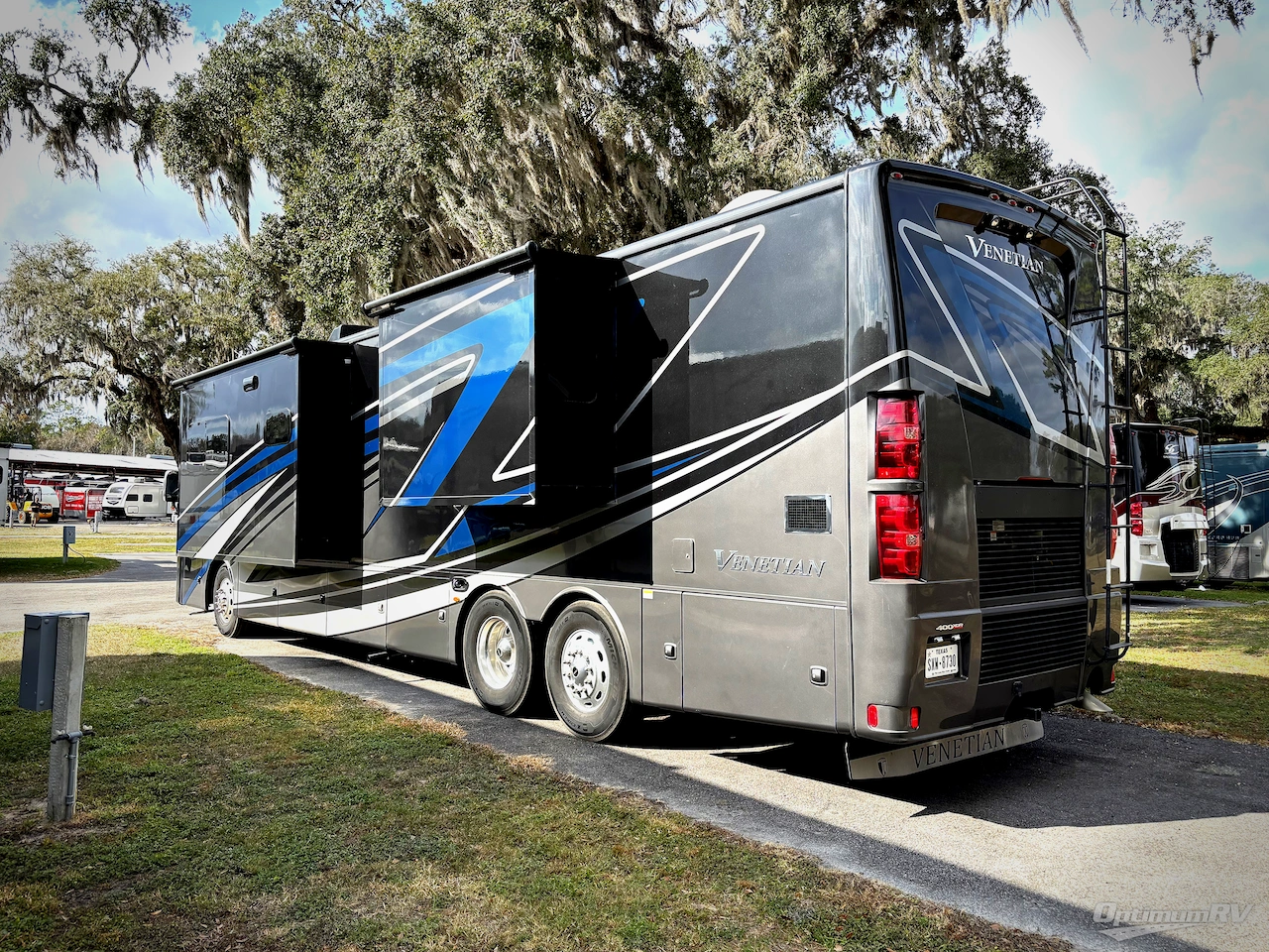 2023 Thor Venetian B42 Photo 3