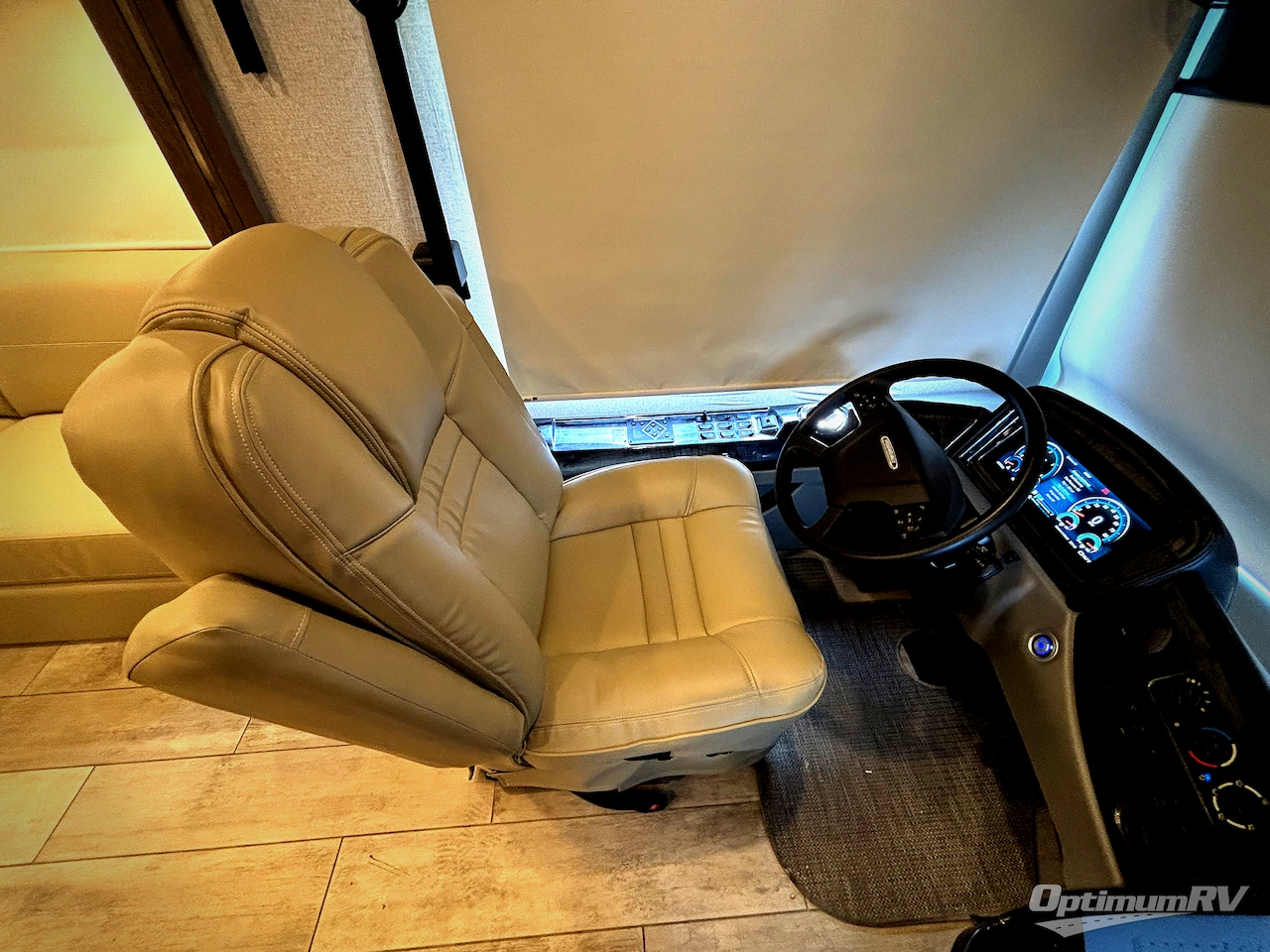 2023 Thor Venetian B42 Photo 7