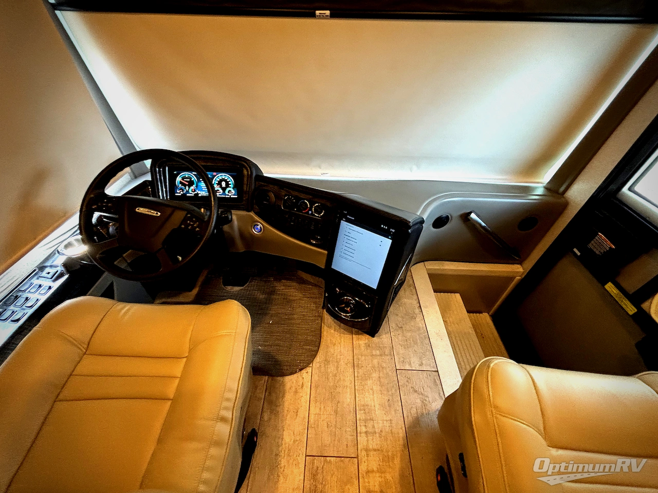 2023 Thor Venetian B42 Photo 8