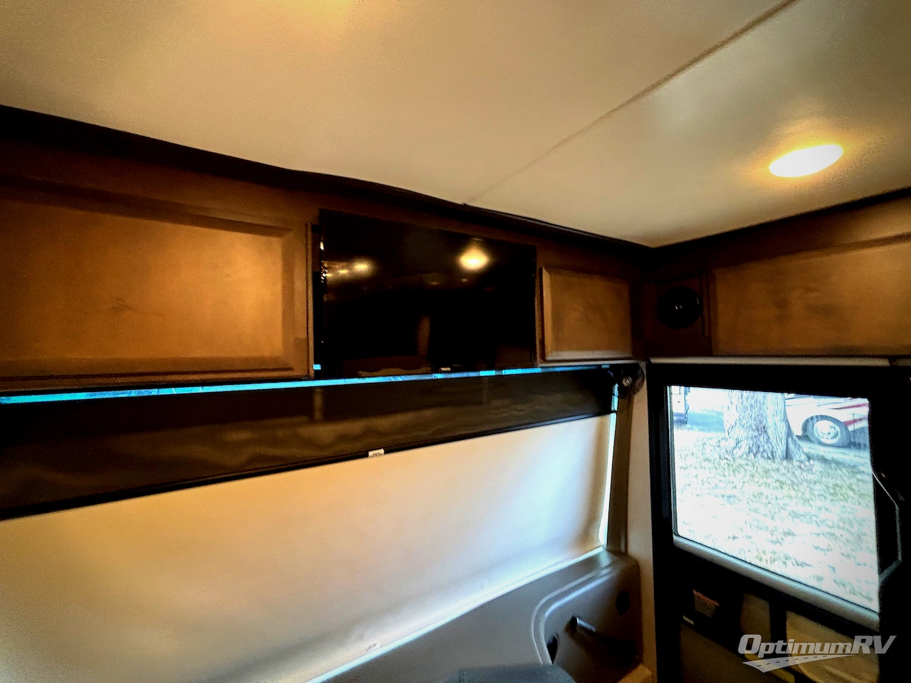 2023 Thor Venetian B42 Photo 10