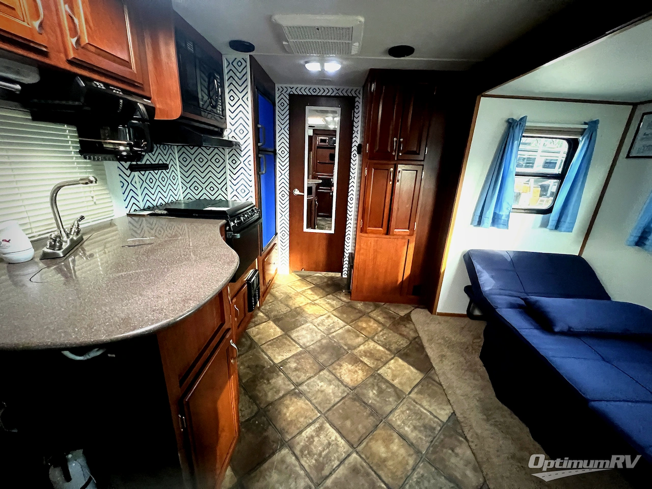 2015 EverGreen RV i-Go G220RB Photo 4