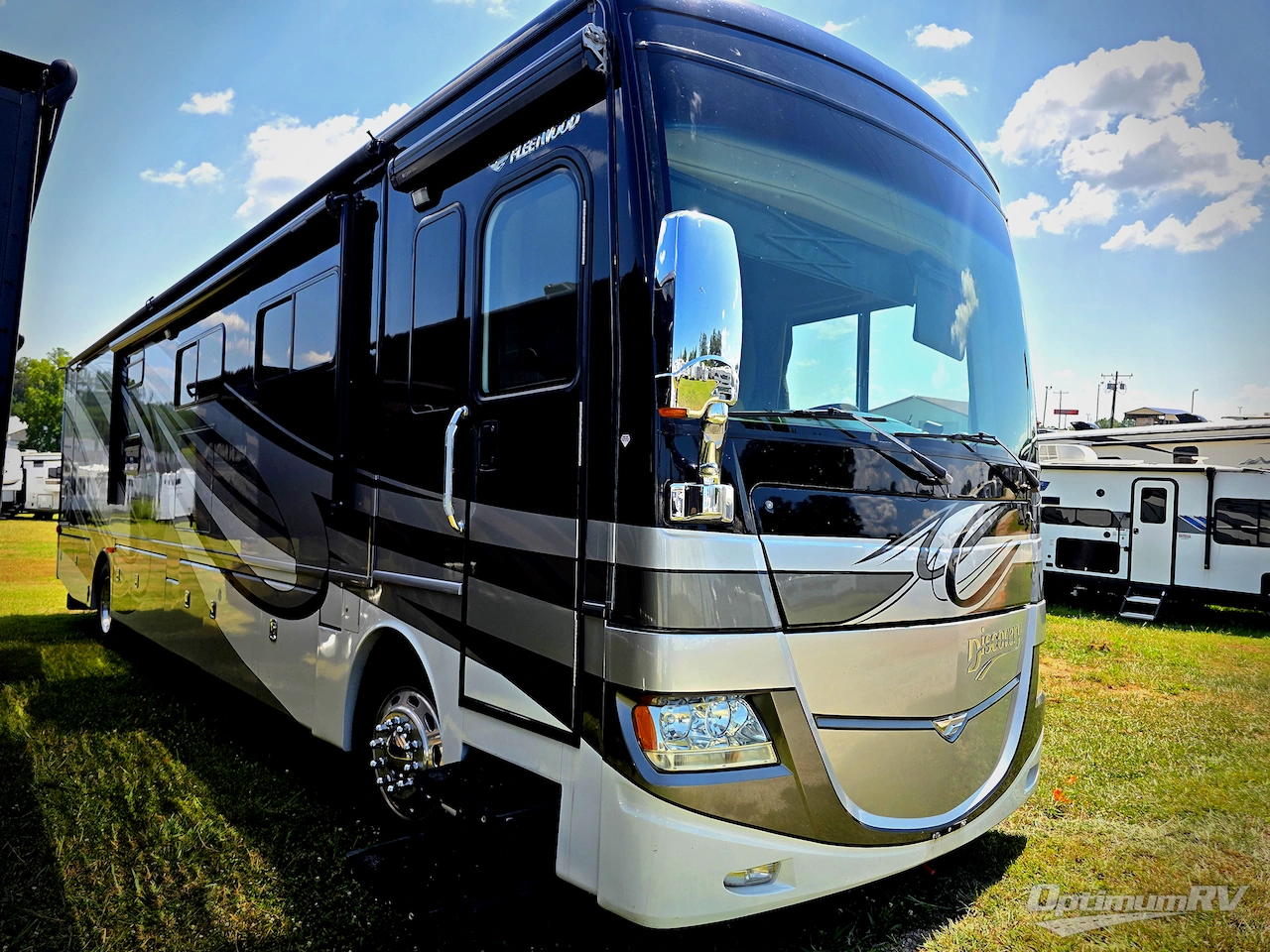 2012 Fleetwood Discovery 40G Photo 1