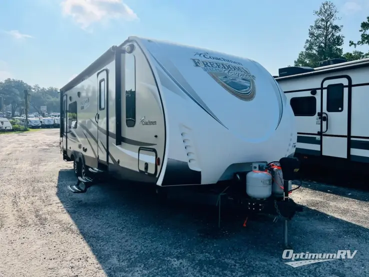 2017 Coachmen Freedom Express 276RKDS RV Photo 1