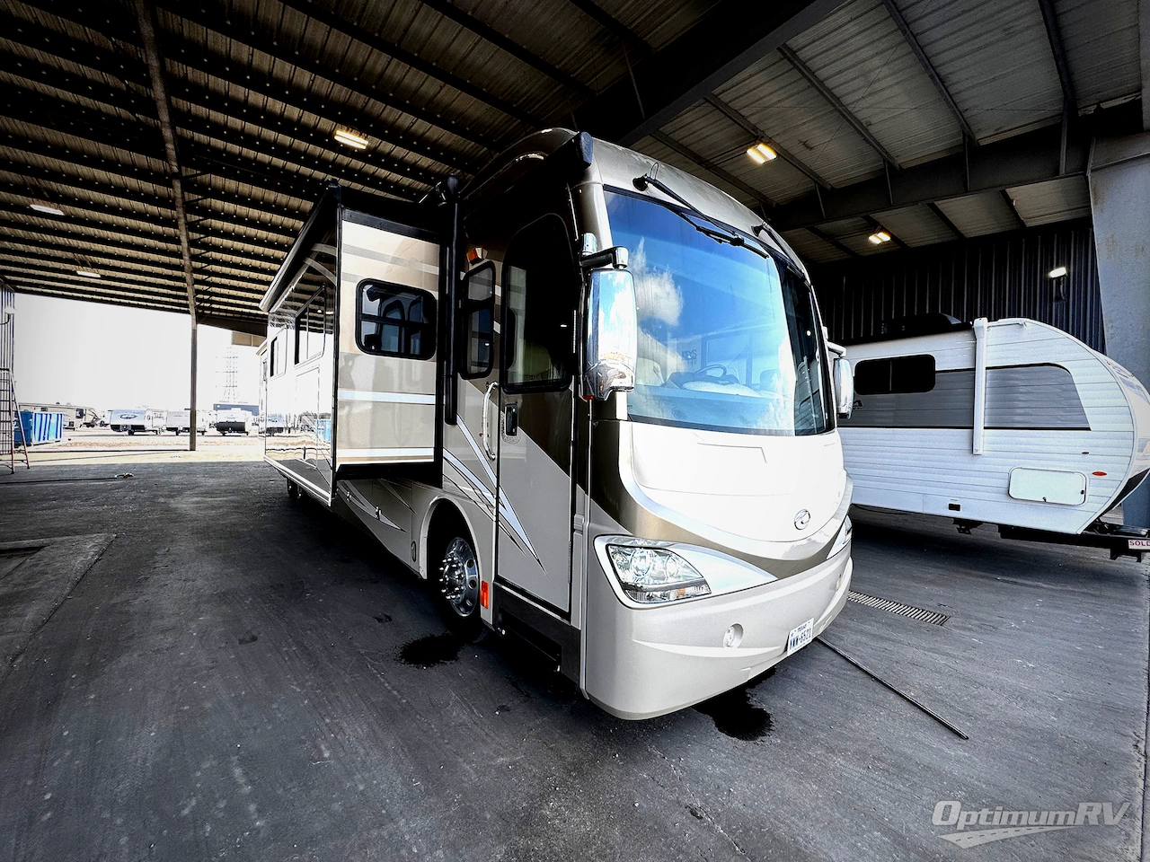 2011 American Coach American Revolution 42Q Photo 1