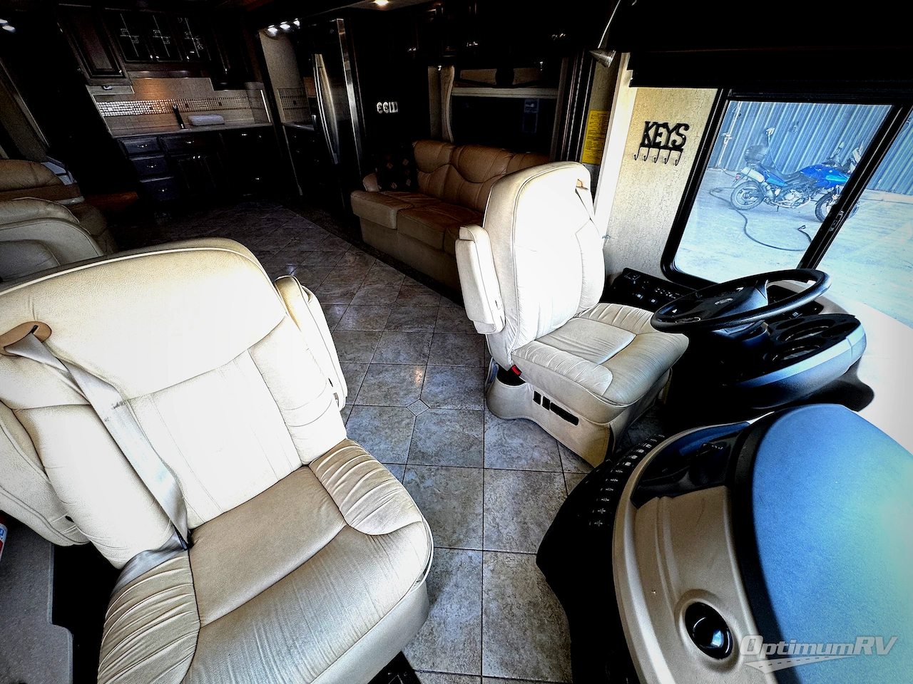 2011 American Coach American Revolution 42Q Photo 4