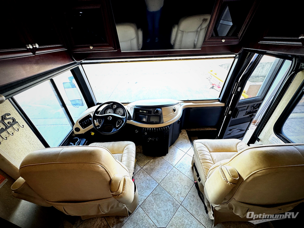 2011 American Coach American Revolution 42Q Photo 5