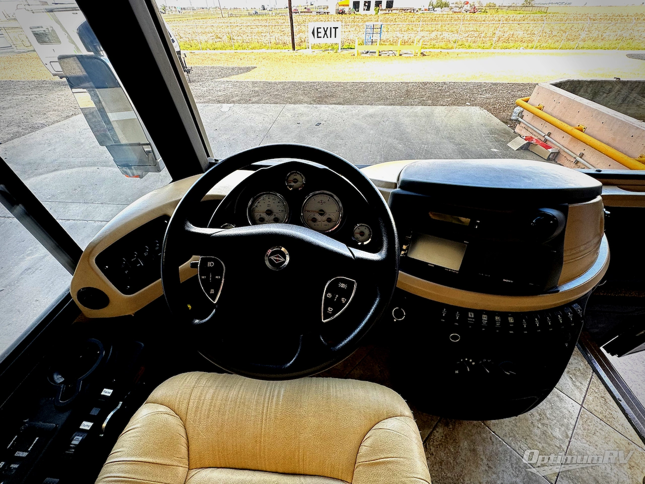 2011 American Coach American Revolution 42Q Photo 6