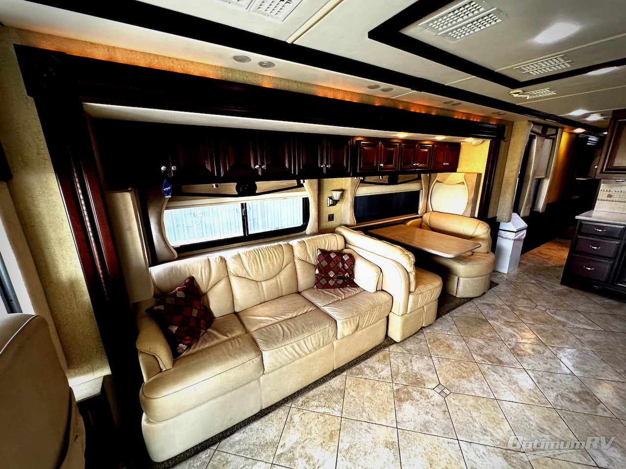 2011 American Coach American Revolution 42Q Photo 8