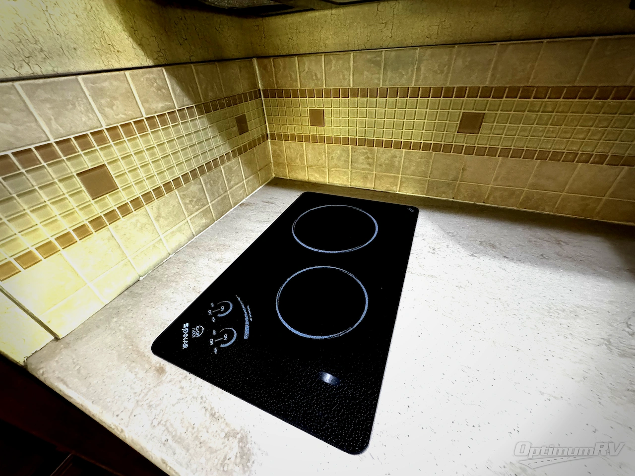 2011 American Coach American Revolution 42Q Photo 11