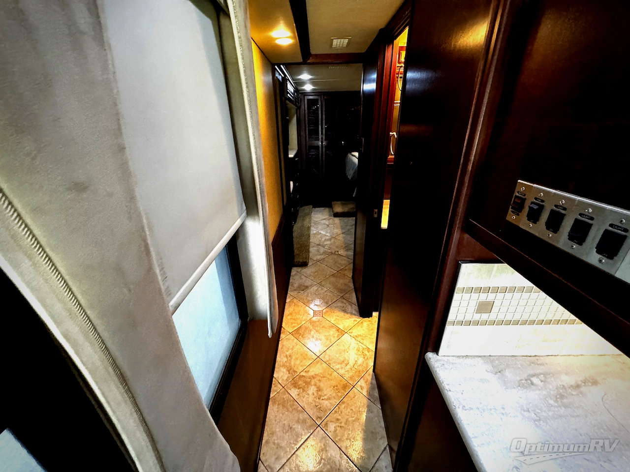 2011 American Coach American Revolution 42Q Photo 16